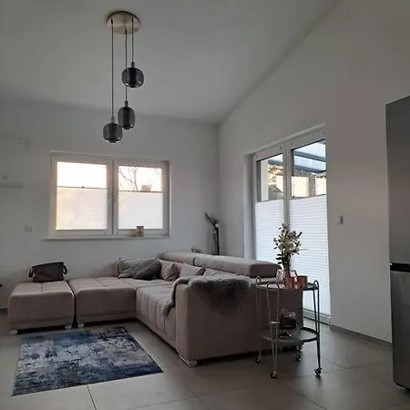 Zentral Exklusive Neubauwohnung *