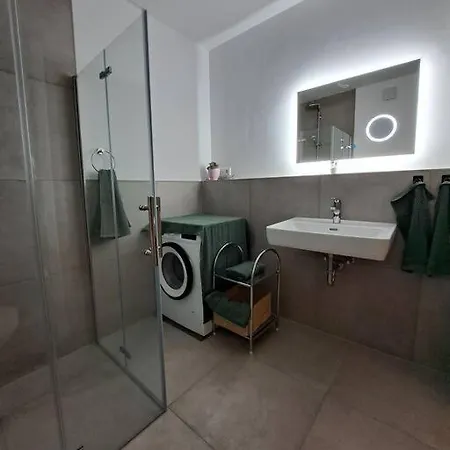 Zentral Exklusive Neubauwohnung Apartment *