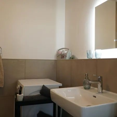 Zentral Exklusive Neubauwohnung Apartment *