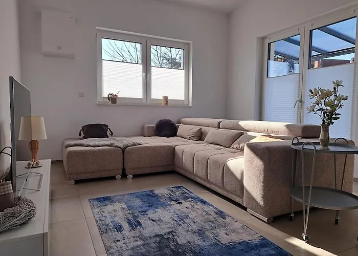 Zentral Exklusive Neubauwohnung *