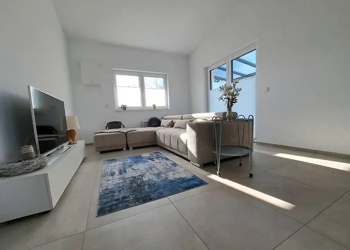 Zentral Exklusive Neubauwohnung 公寓 *