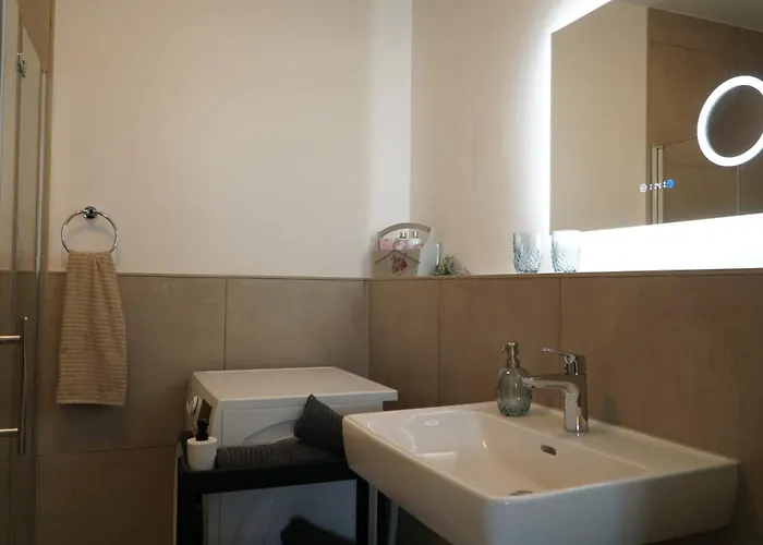 Zentral Exklusive Neubauwohnung 公寓 *